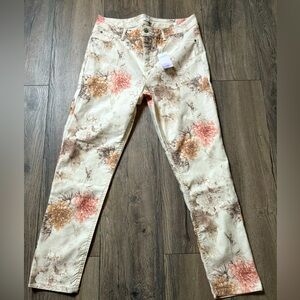 NWT Lascana White Skinny Jeans w/Floral Print. Size 10